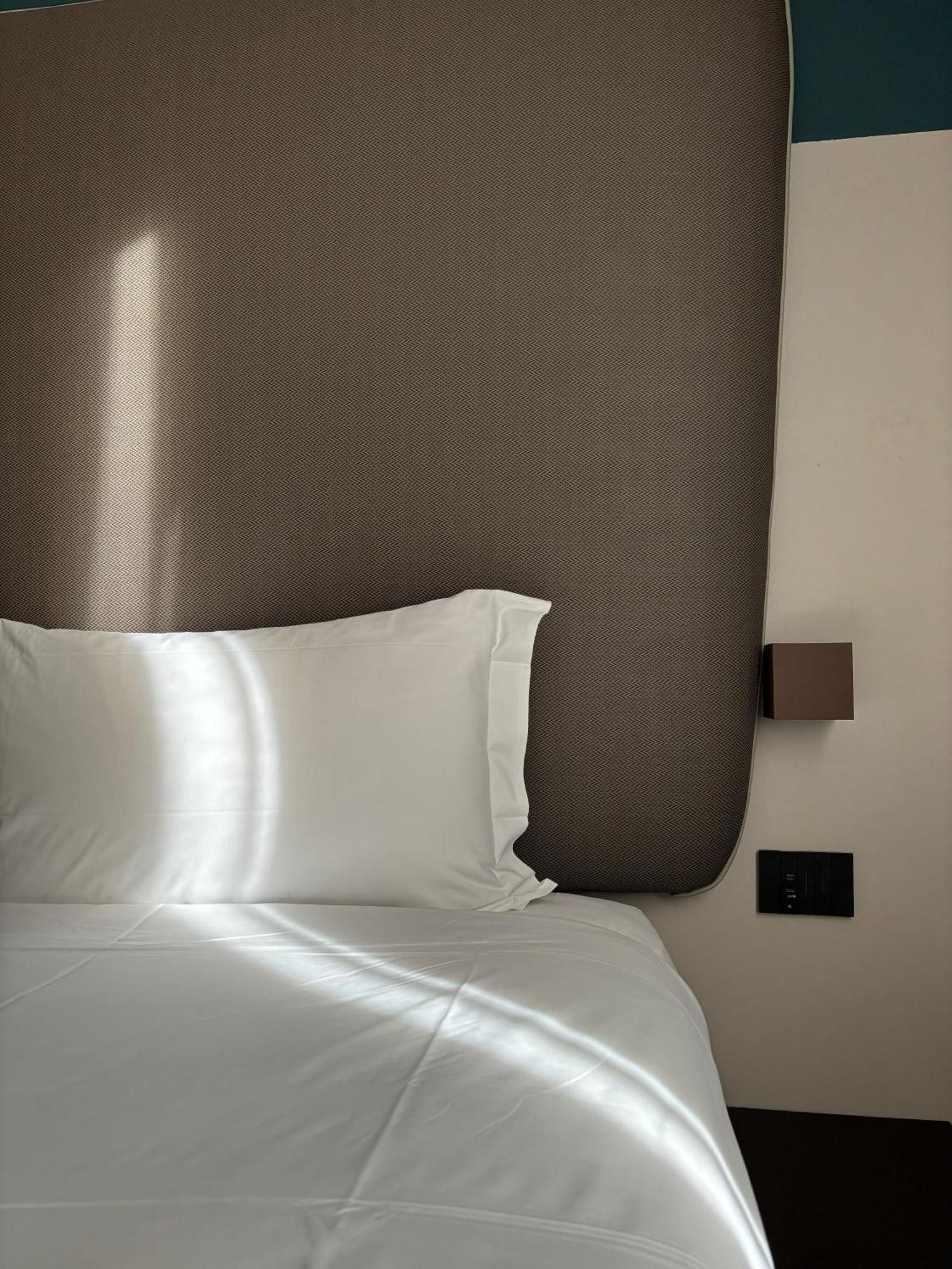 Av Hotel Milano Luaran gambar