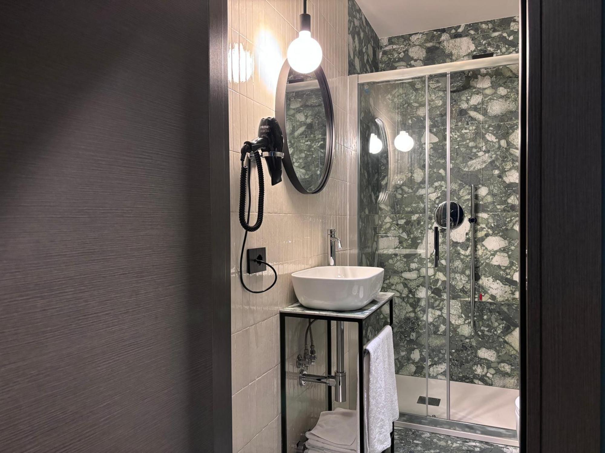 Av Hotel Milano Luaran gambar