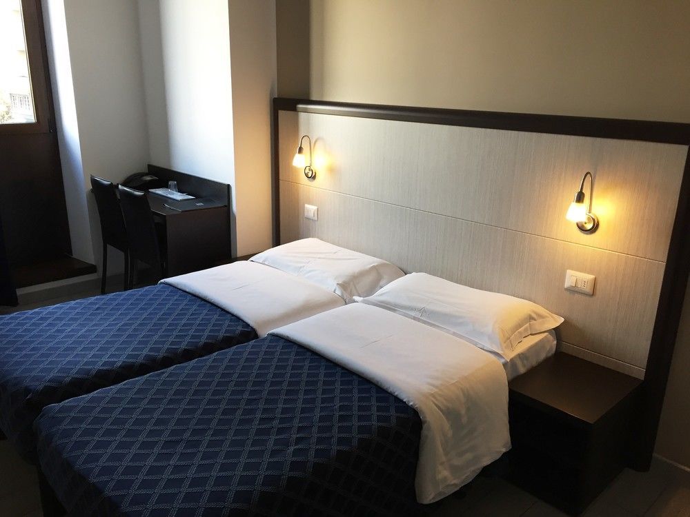 Av Hotel Milano Luaran gambar