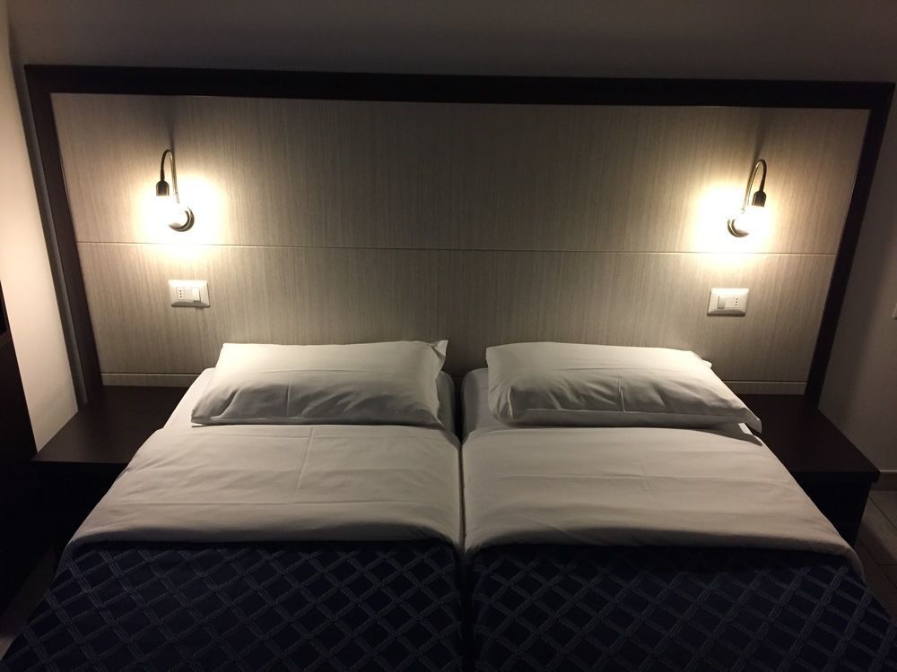 Av Hotel Milano Luaran gambar