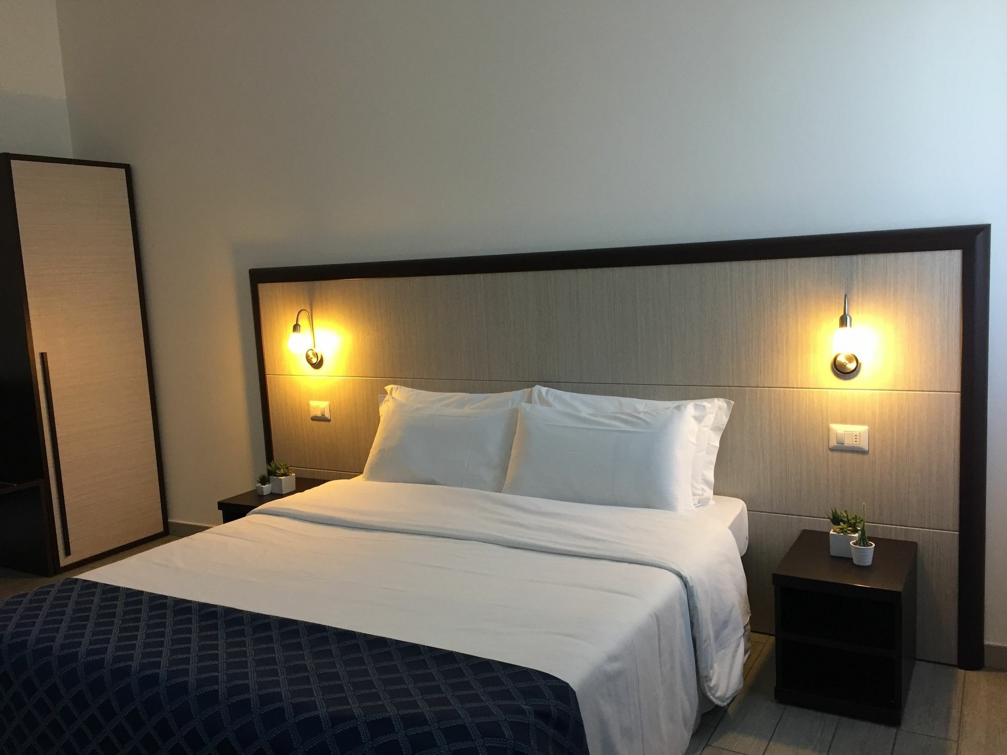 Av Hotel Milano Luaran gambar