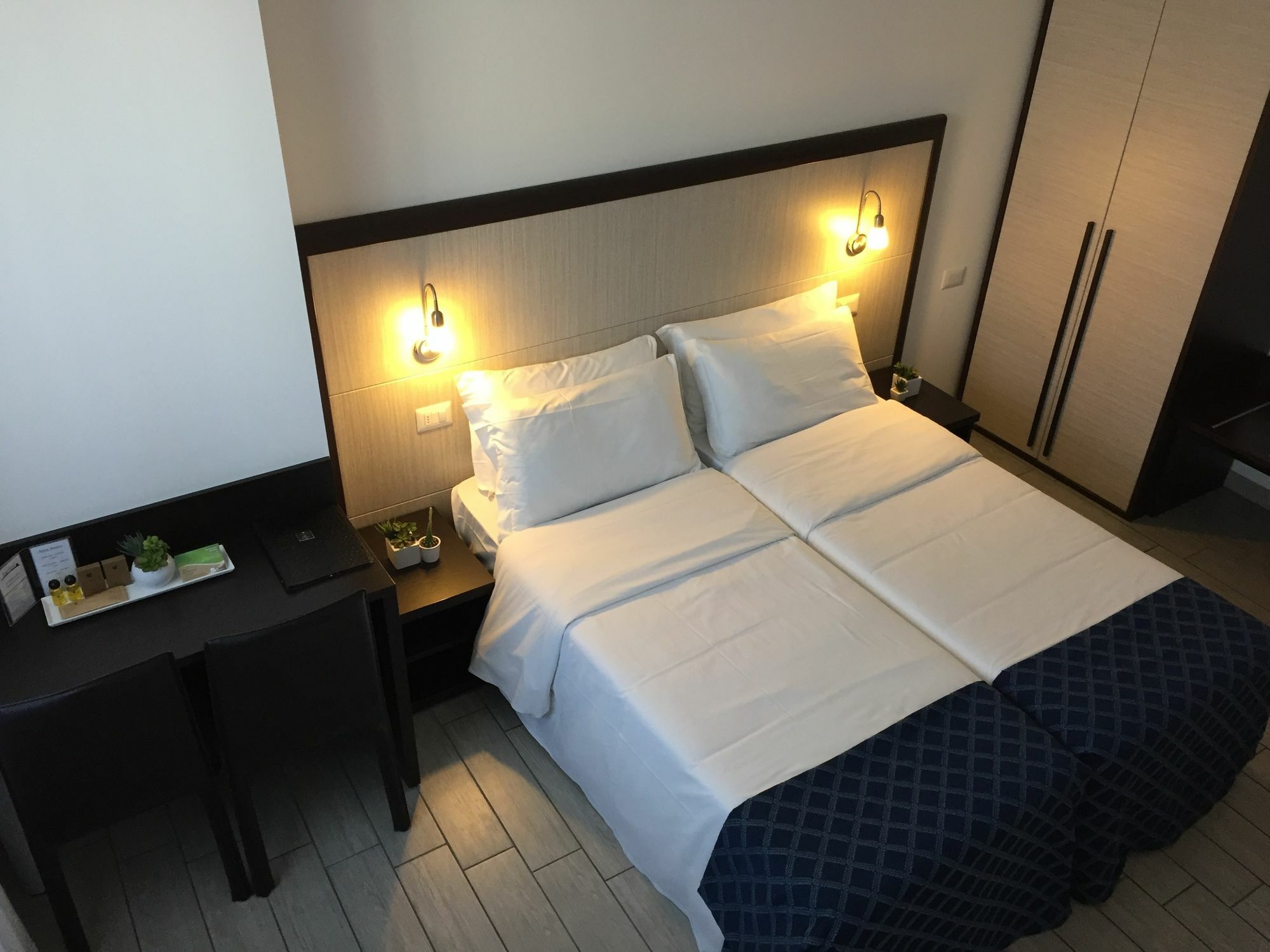 Av Hotel Milano Luaran gambar