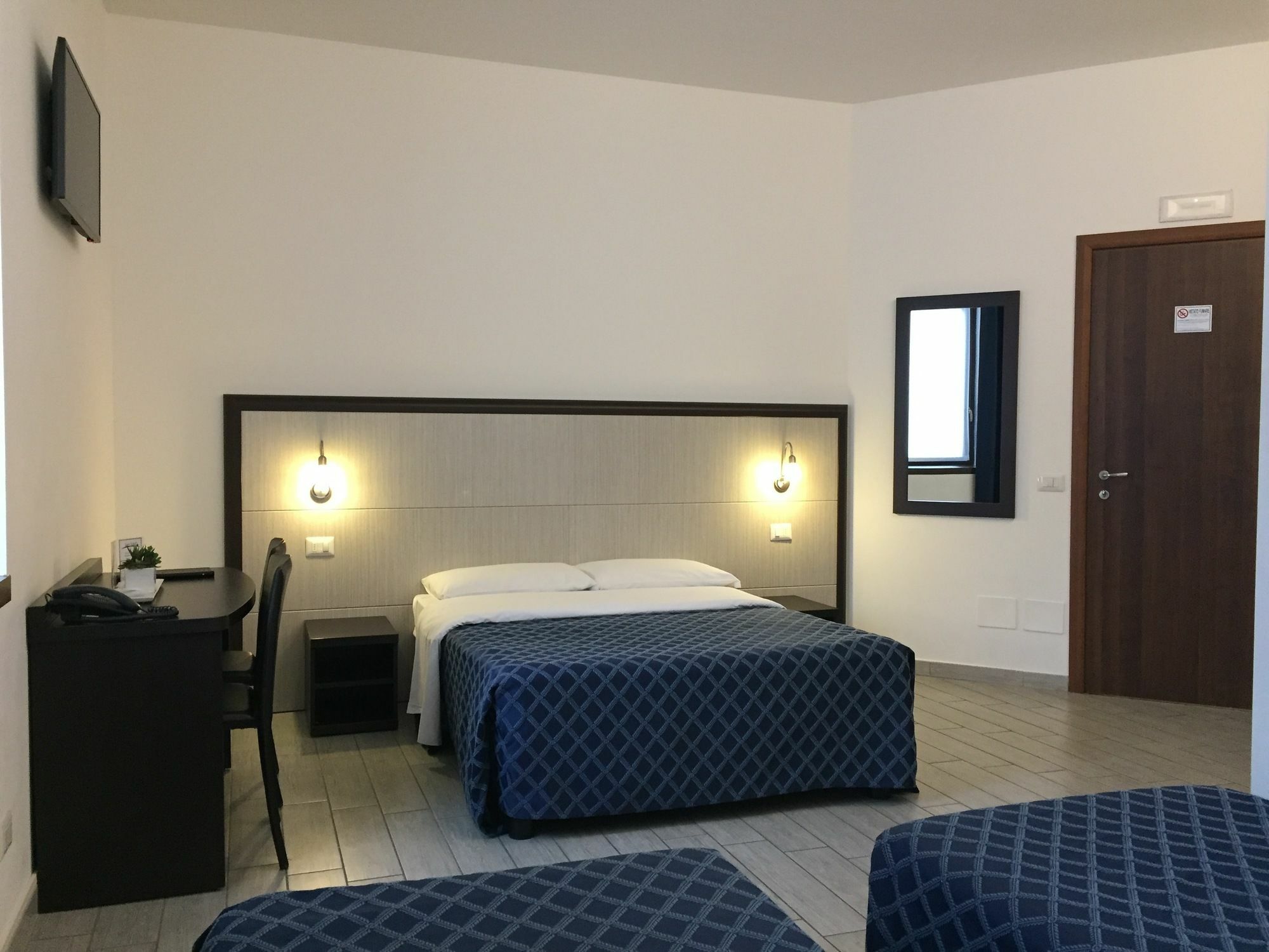 Av Hotel Milano Luaran gambar