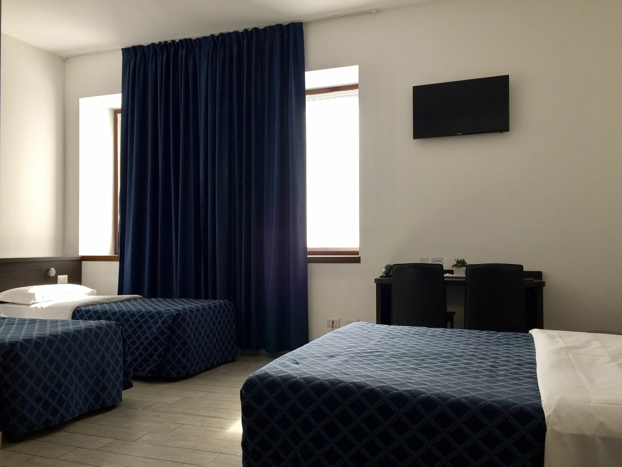 Av Hotel Milano Luaran gambar